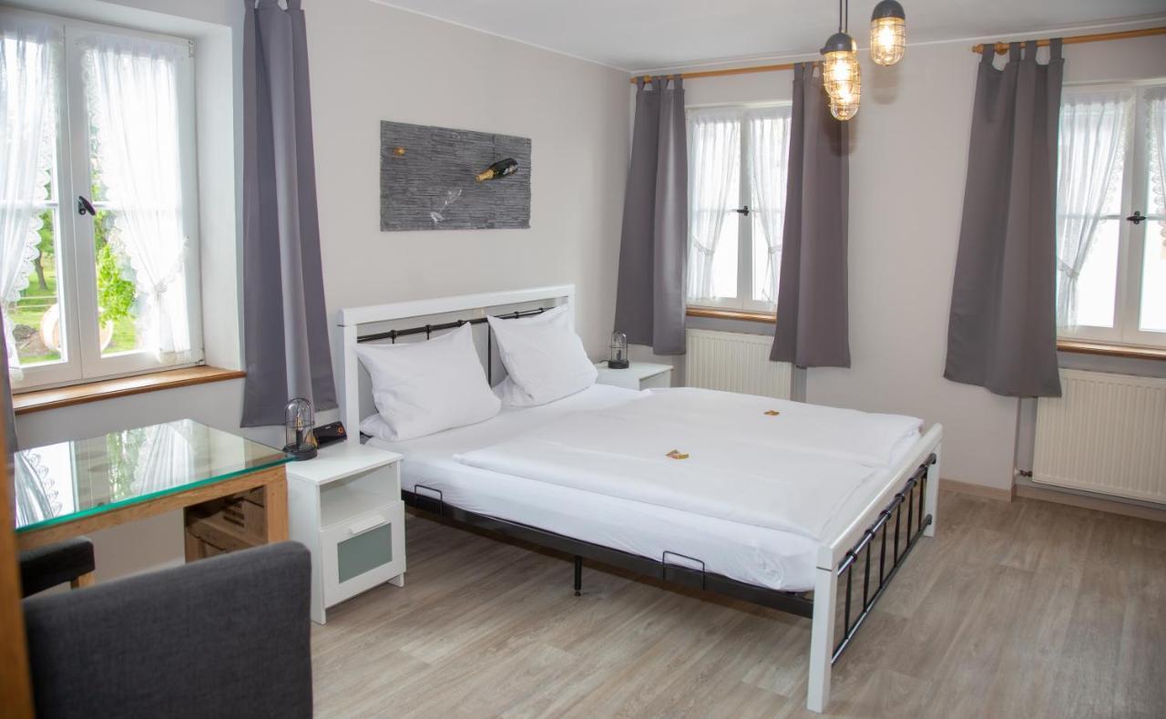 Weinhaus Kurtrierer Hof Otel Leiwen Dış mekan fotoğraf